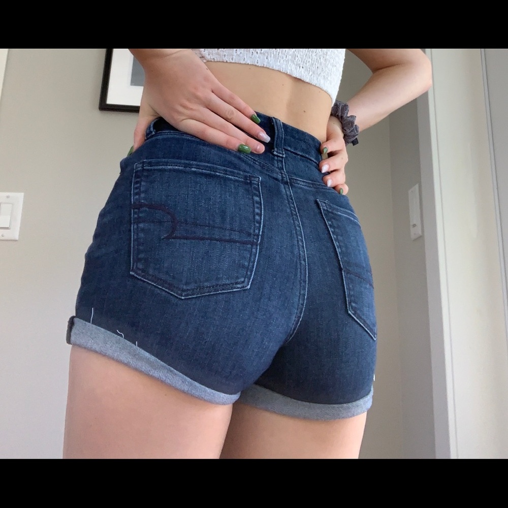 American Eagle Curvy Super Hi-Rise Shortie in Dark Wash - Size 2 - Picture 4 of 4